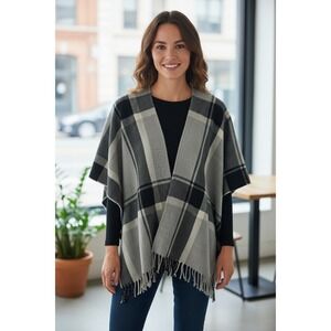 Loft‎ Women's Plaid Wrap One Size Poncho Fringe Hem Gray Black Cream Shawl